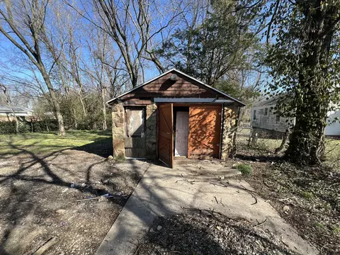 Exterior - 2545 E Cherry St, Springfield, MO 65802 photo 6 of 10