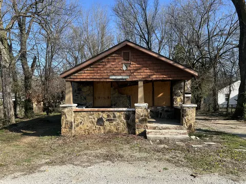 Exterior - 2545 E Cherry St, Springfield, MO 65802 photo 2 of 10