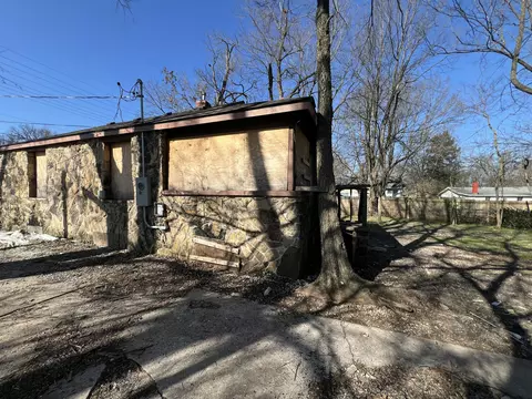 Exterior - 2545 E Cherry St, Springfield, MO 65802 photo 7 of 10