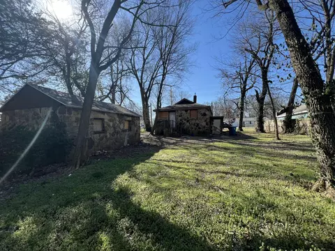 Exterior - 2545 E Cherry St, Springfield, MO 65802 photo 10 of 10