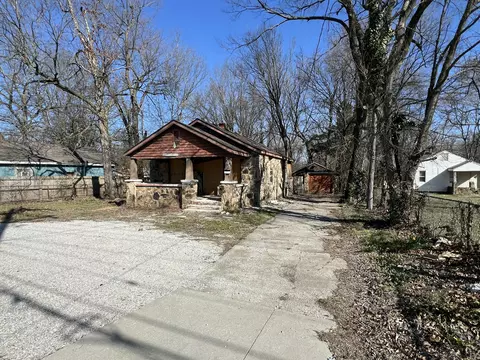 2545 E Cherry St, Springfield, MO 65802