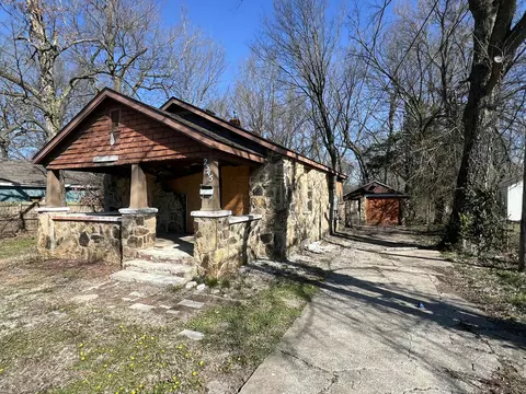 Exterior - 2545 E Cherry St, Springfield, MO 65802 photo 1 of 10