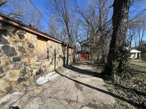Exterior - 2545 E Cherry St, Springfield, MO 65802 photo 8 of 10