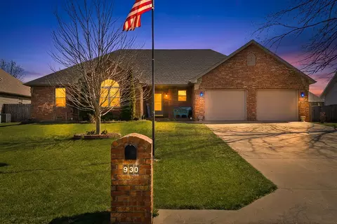 930 Brookside Dr, Marshfield, MO 65706