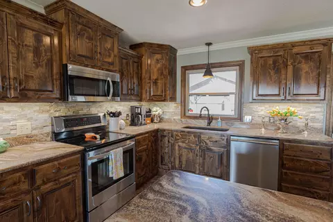 Kitchen - 222 SE 30th Rd, Lamar, MO 64759 photo 5 of 6