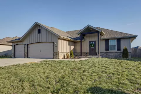 5565 W Pine St, Springfield, MO 65802
