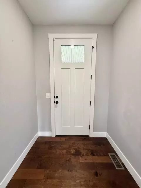 Entry Way - 1165 W Gaslight Dr, Springfield, MO 65810 photo 1 of 2