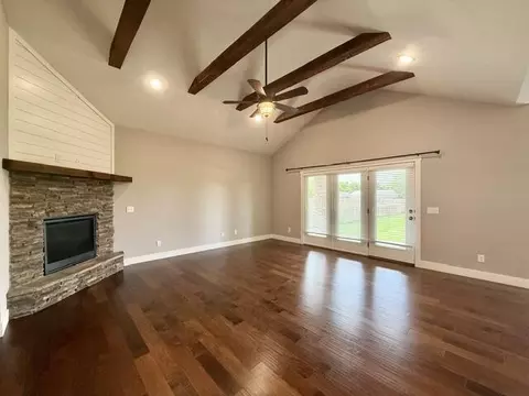 Living - 1165 W Gaslight Dr, Springfield, MO 65810 photo 3 of 4