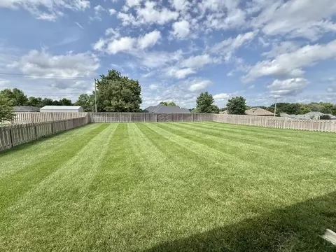 Exterior - 1165 W Gaslight Dr, Springfield, MO 65810 photo 2 of 4