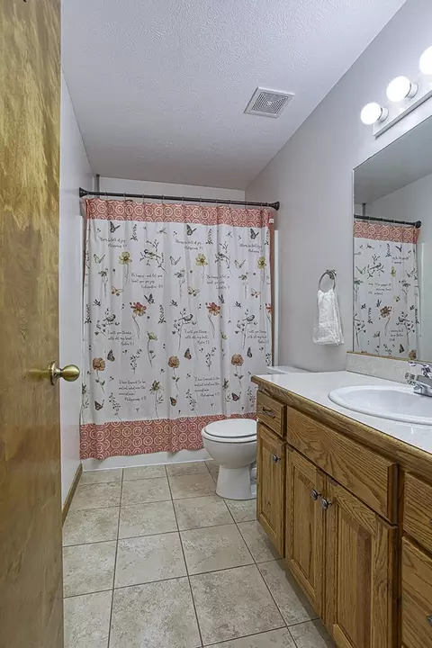 Bath - 2504 E Verona St, Springfield, MO 65804 photo 2 of 2