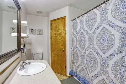 Bath - 2504 E Verona St, Springfield, MO 65804 photo 1 of 2