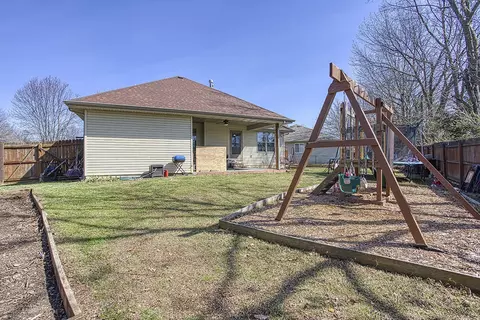 Exterior - 2504 E Verona St, Springfield, MO 65804 photo 2 of 3
