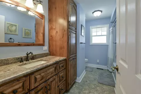 Bath - 27284 Cimarron Dr, Eagle Rock, MO 65641 photo 1 of 5