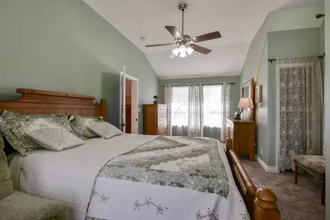 Bedroom - 27284 Cimarron Dr, Eagle Rock, MO 65641 photo 3 of 6