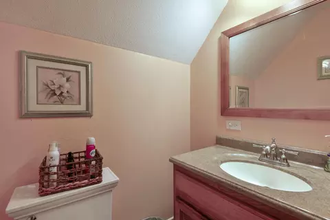 Bath - 27284 Cimarron Dr, Eagle Rock, MO 65641 photo 4 of 5