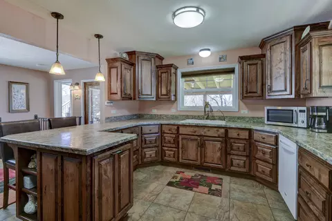 Kitchen - 27284 Cimarron Dr, Eagle Rock, MO 65641 photo 3 of 5