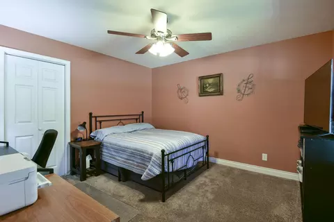 Bedroom - 27284 Cimarron Dr, Eagle Rock, MO 65641 photo 1 of 6