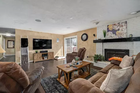 1308 W Swan St, Springfield, MO 65807 photo 8