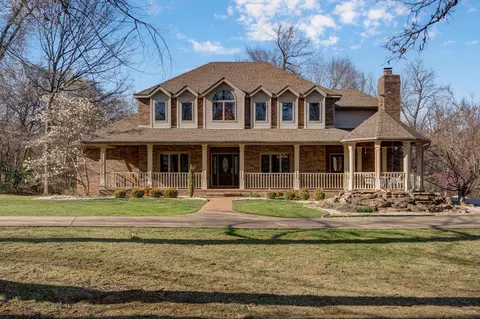 4810 N Red Hawk Cir, Springfield, MO 65803