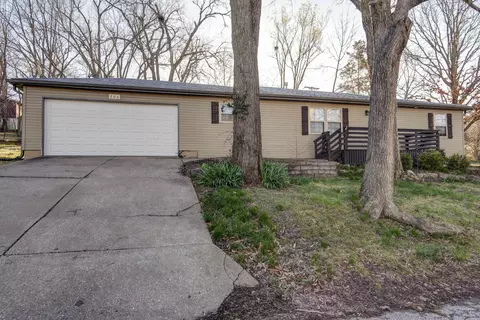 706 S 6th St, Ozark, MO 65721 photo 3