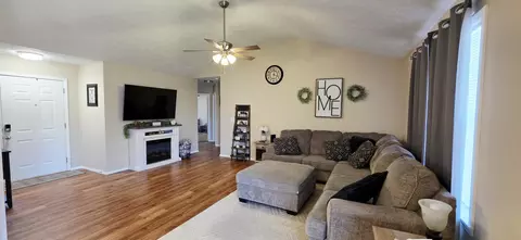 765 Aspen St, Marshfield, MO 65706 photo 3