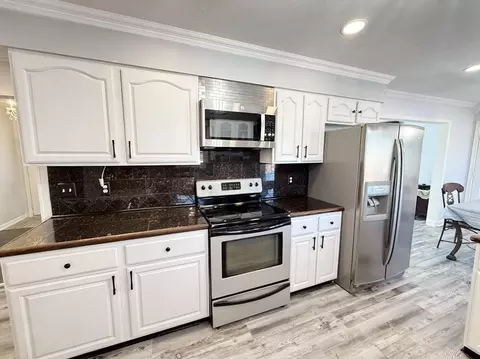 Kitchen - 2004 N Lynn St, Nevada, MO 64772 photo 6 of 6