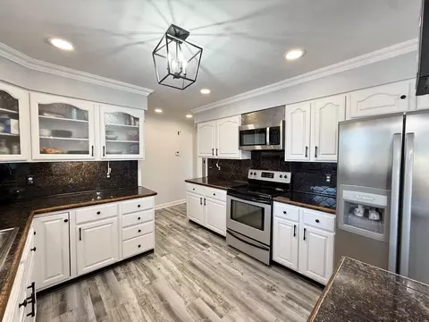 Kitchen - 2004 N Lynn St, Nevada, MO 64772 photo 4 of 6