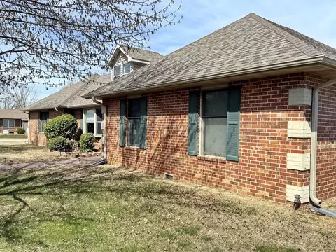 Exterior - 2004 N Lynn St, Nevada, MO 64772 photo 4 of 7