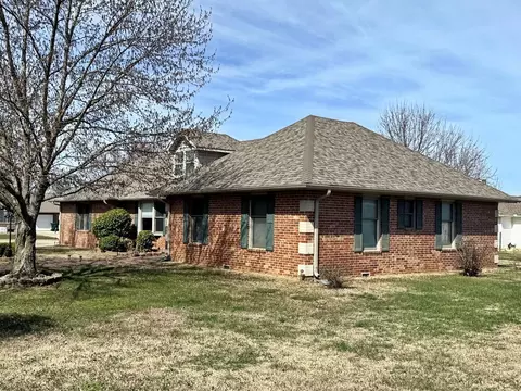 Exterior - 2004 N Lynn St, Nevada, MO 64772 photo 5 of 7