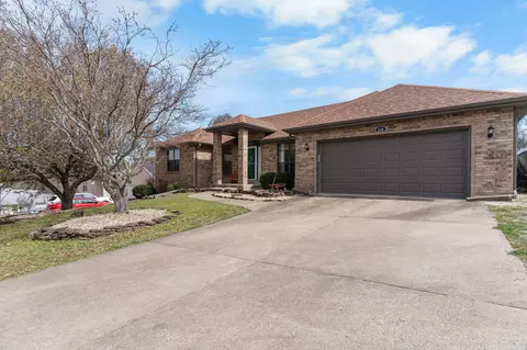 160 Ashford Dr, Hollister, MO 65672