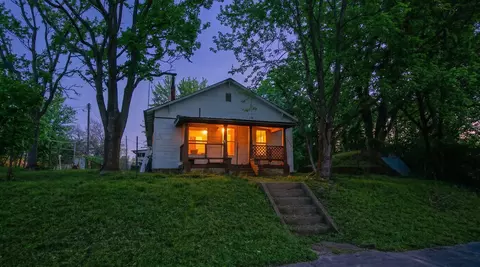 510 W 4th St, Willow Springs, MO 65793