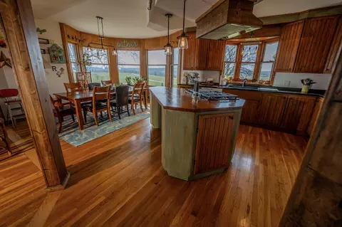 Kitchen - 24352 State Highway Ee, Aurora, MO 65605 photo 1 of 4