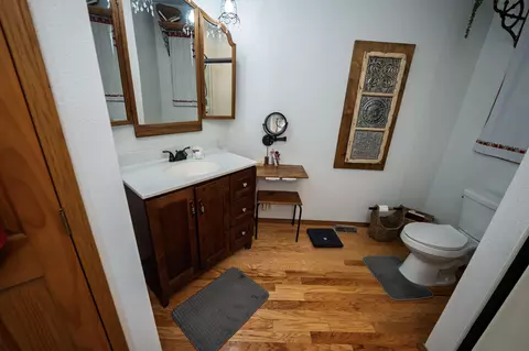 Bath - 24352 State Highway Ee, Aurora, MO 65605 photo 3 of 4