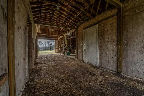 Entry Way - 24352 State Highway Ee, Aurora, MO 65605 photo 9 of 9