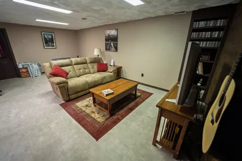 Living - 24352 State Highway Ee, Aurora, MO 65605 photo 5 of 6