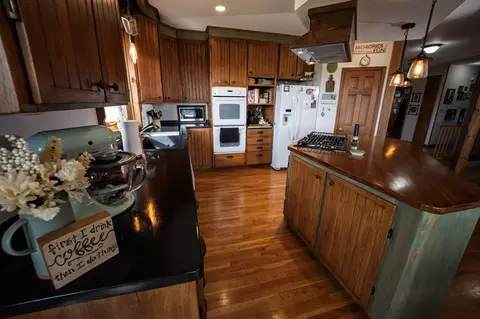 Kitchen - 24352 State Highway Ee, Aurora, MO 65605 photo 2 of 4