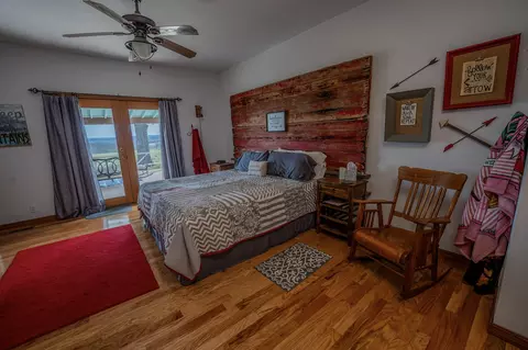 Bedroom - 24352 State Highway Ee, Aurora, MO 65605 photo 3 of 5