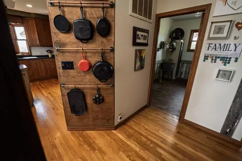 Entry Way - 24352 State Highway Ee, Aurora, MO 65605 photo 3 of 9