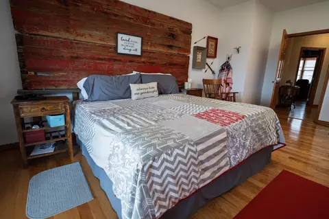Bedroom - 24352 State Highway Ee, Aurora, MO 65605 photo 5 of 5