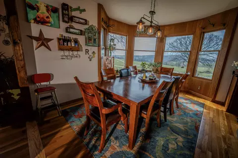 Dining - 24352 State Highway Ee, Aurora, MO 65605 photo 2 of 3