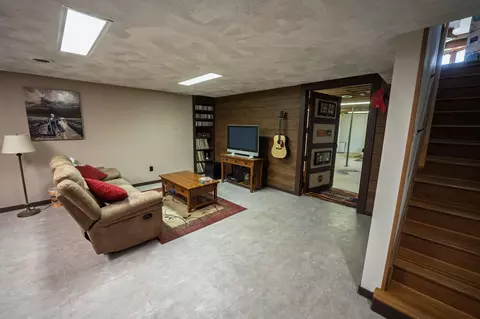 Living - 24352 State Highway Ee, Aurora, MO 65605 photo 6 of 6