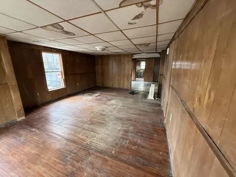 Living - 2805 W Olive St, Springfield, MO 65802 photo 1 of 3