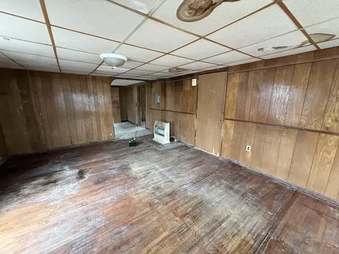 Living - 2805 W Olive St, Springfield, MO 65802 photo 2 of 3