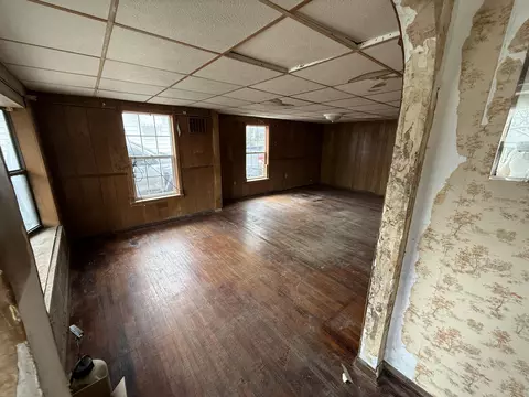 Living - 2805 W Olive St, Springfield, MO 65802 photo 3 of 3