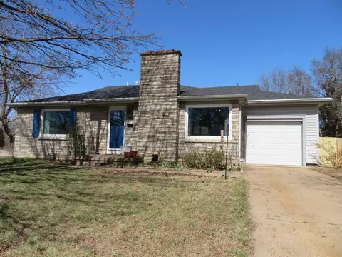 1705 E Latoka St, Springfield, MO 65804
