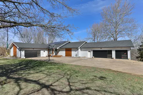 923 E 430th Rd, Bolivar, MO 65613