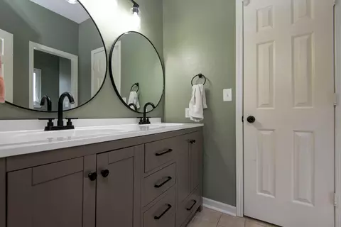 Bath - 4410 N 8th St, Ozark, MO 65721 photo 2 of 3