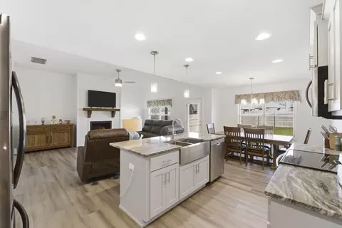 Kitchen - 685 W Butterfield Dr, Nixa, MO 65714 photo 4 of 4