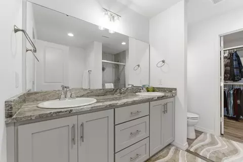 Bath - 685 W Butterfield Dr, Nixa, MO 65714 photo 2 of 3