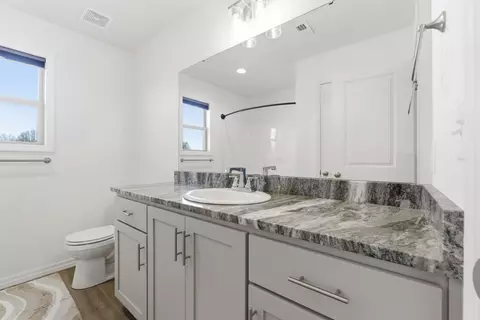 Bath - 685 W Butterfield Dr, Nixa, MO 65714 photo 3 of 3